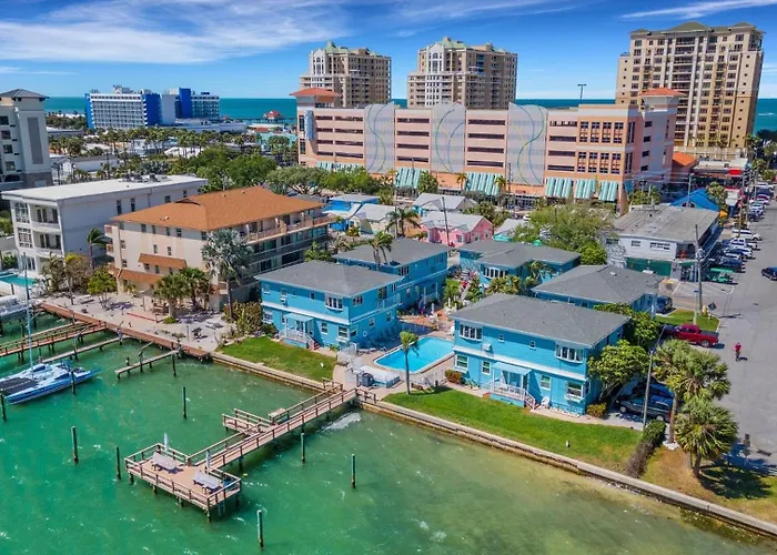 Resort With Heated Pool, Steps To Sand, Coral A-4 *